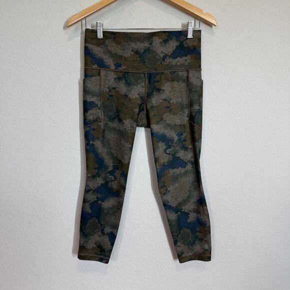 Athleta Pants - Women's Athleta Olive Green‎ Camo Cropped Leggings Size Medium